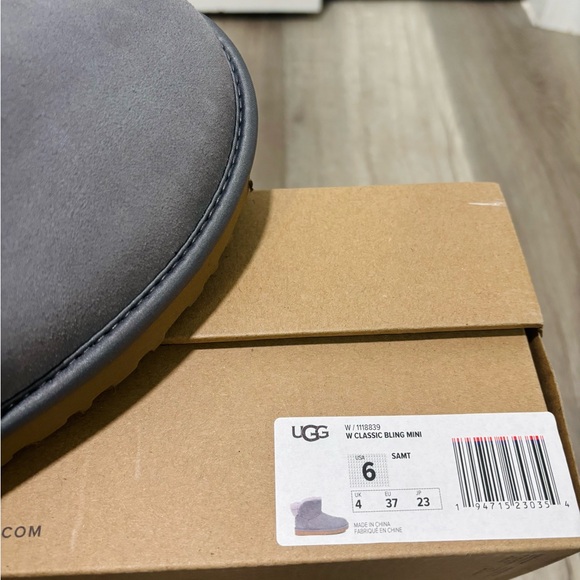 Grey Ugg boots - Picture 3 of 5